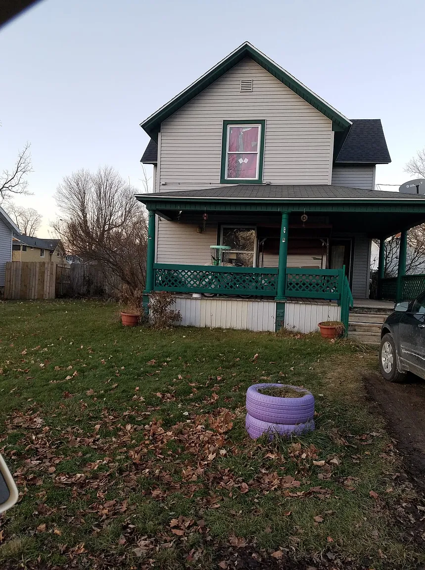 219 Dutton St photo 1