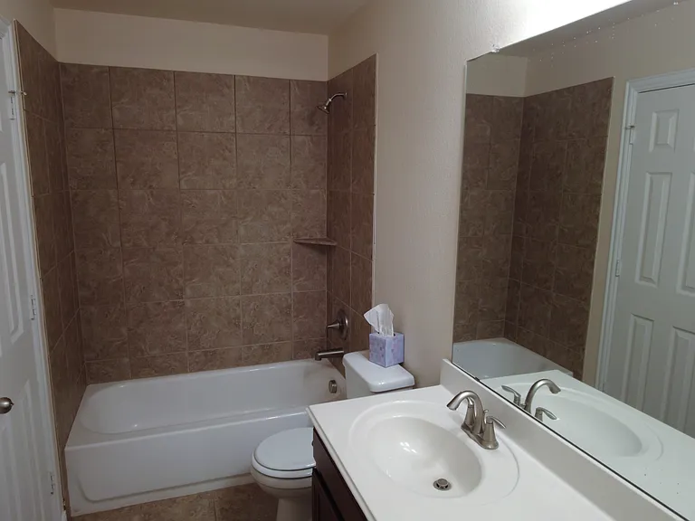300 Dorset Ct — Photo 11