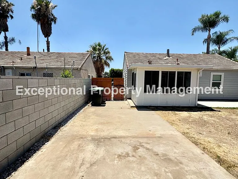 920 N Western Ave — Photo 14