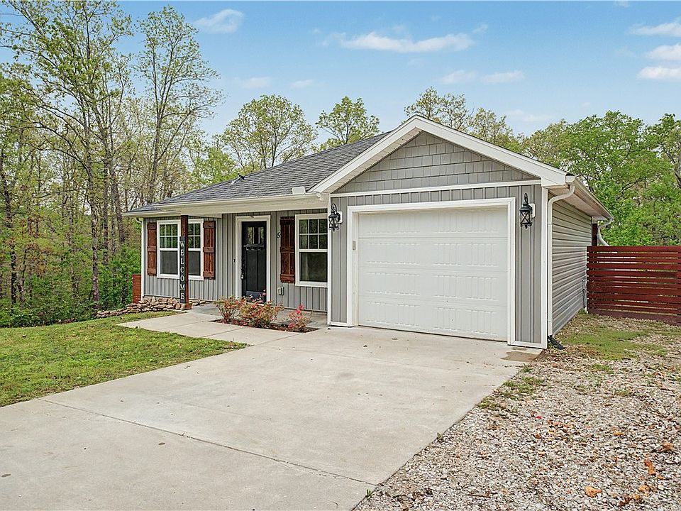 1st image of 5 Leona Dr