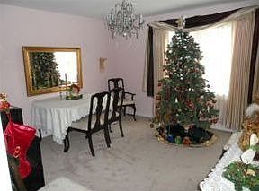 5th image of 15 Hoffman Dr