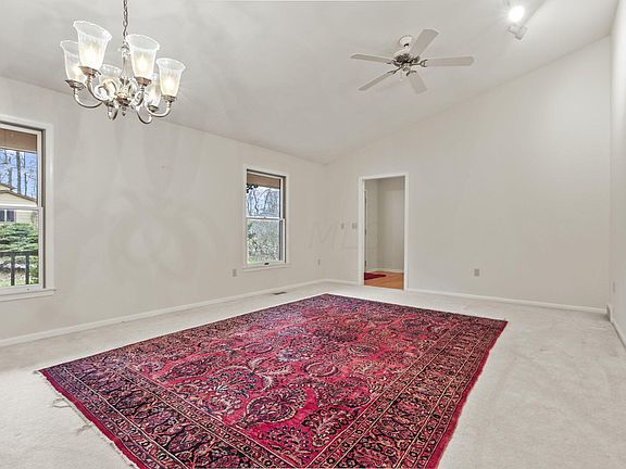 2nd image of 118 Chapin Pl