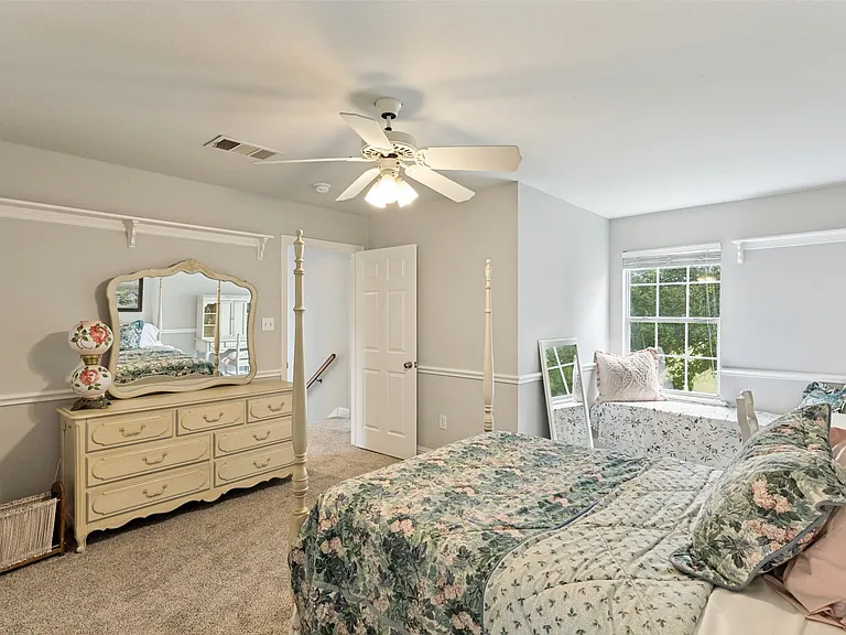 312 S Pearson Ln — Photo 9