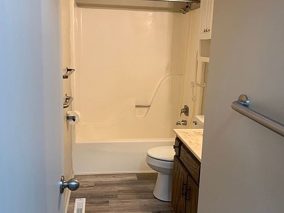 5th image of 404 E North St #11241394