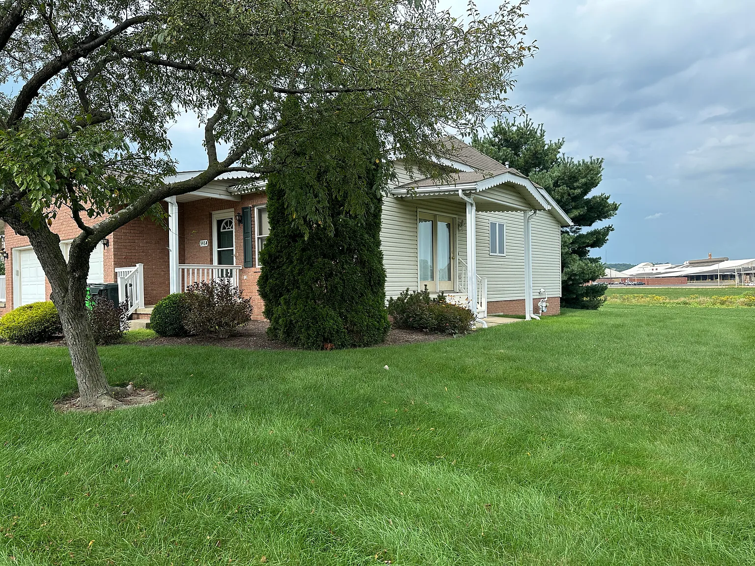 2 bed, 1.5 bath, 1000 sqft, $1,200 — Photo 2