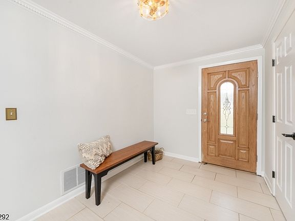 4th image of 32 Deerfield Rd