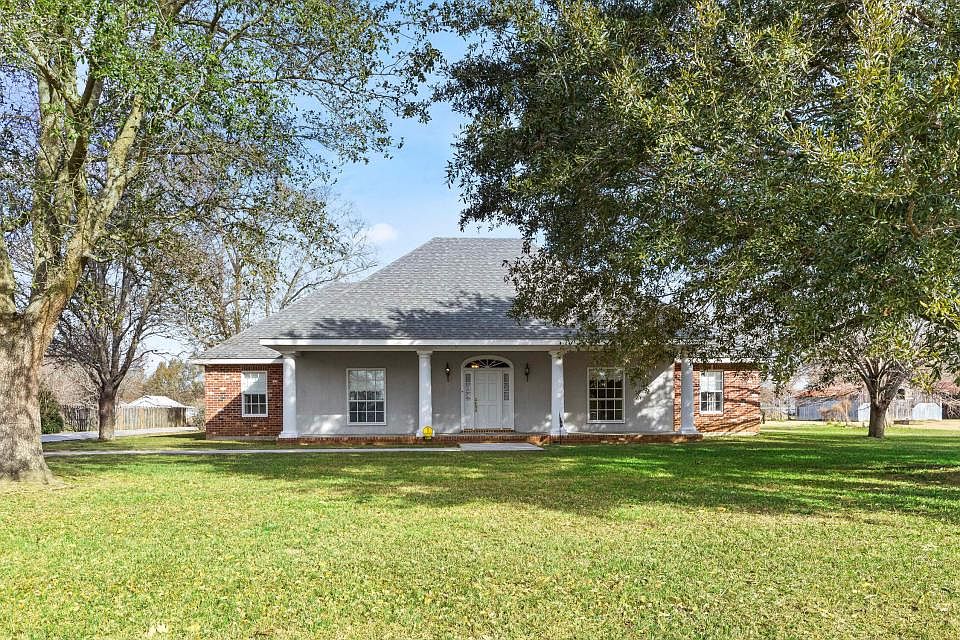 1st image of 120 Saint Pierre Blvd