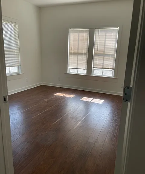 528 S Crocker St — Photo 2