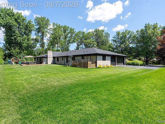 3rd image of 30695 Bruce Ln