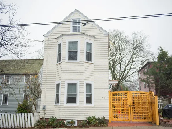 21 Summer St, Newburyport, MA 01950