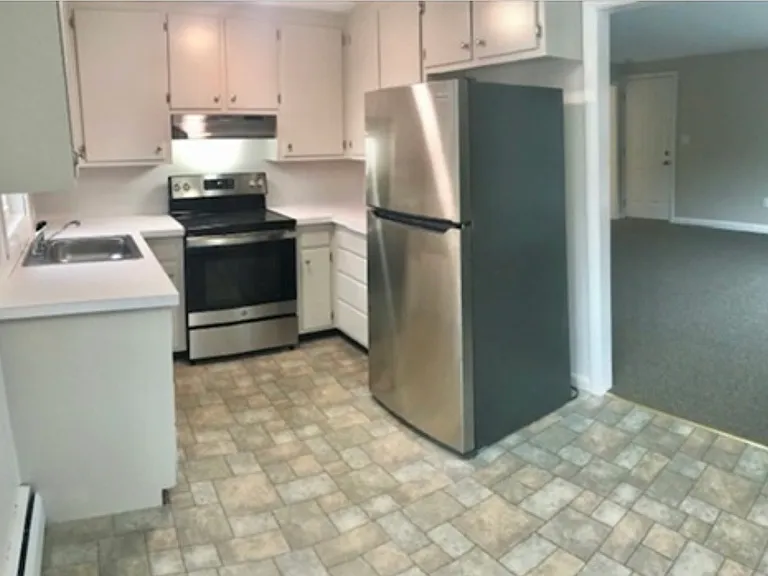 393 Main St — Photo 2