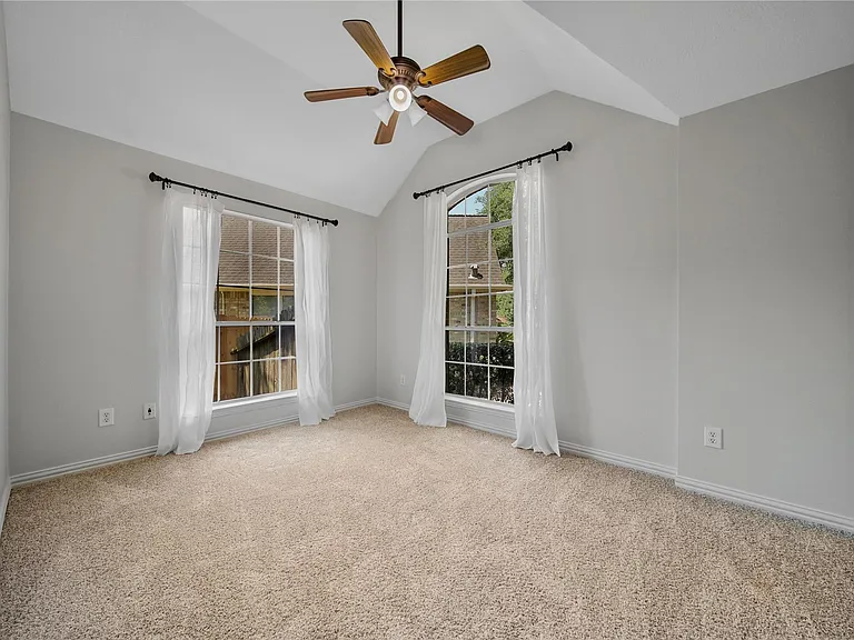 14 Beauty Bower Pl — Photo 7
