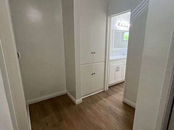 5th image of 517 S Oak St APT 1