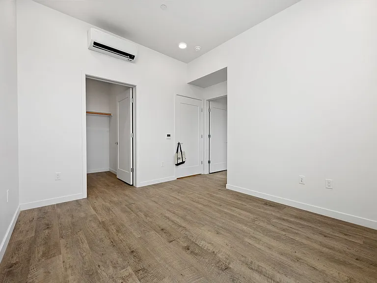 918 at Eastchester — Photo 45