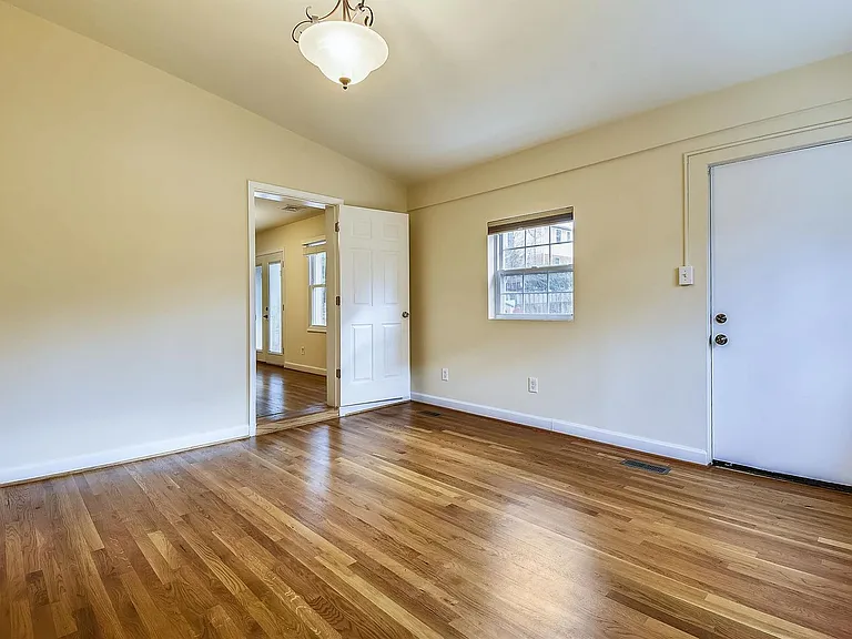 210 E Hamilton Ave — Photo 13