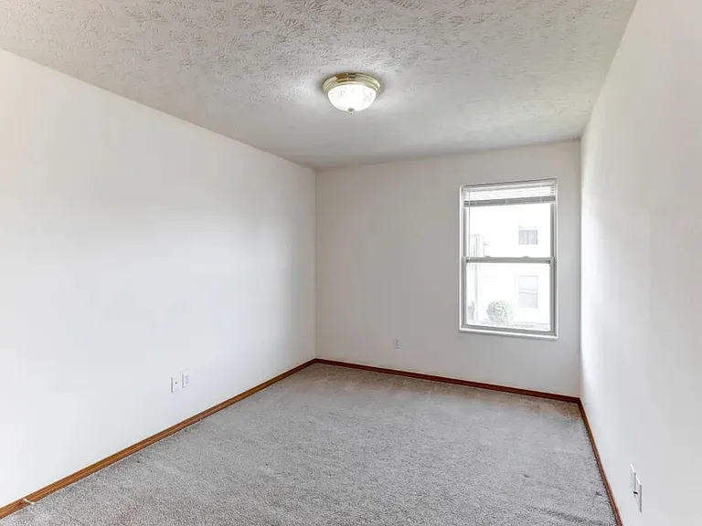 Ozark Mountain Crossing Apartments — Photo 16