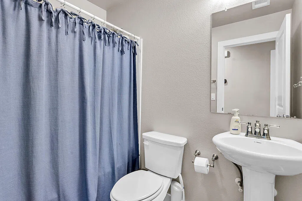 3 bed, 2.0 bath, 1120 sqft, $2,250 — Photo 3