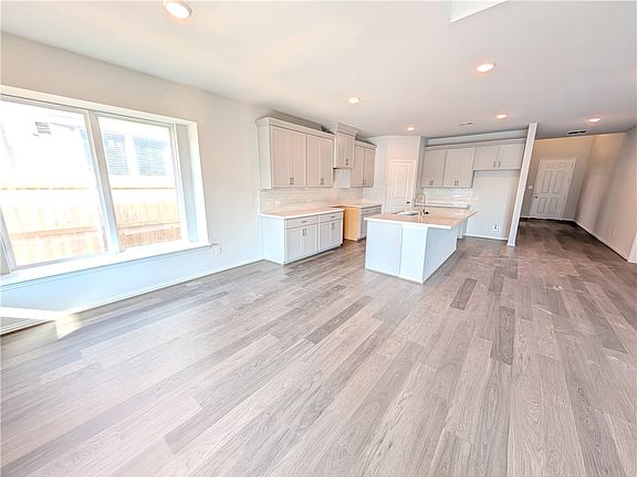 4th image of 6312 Fulton Dr