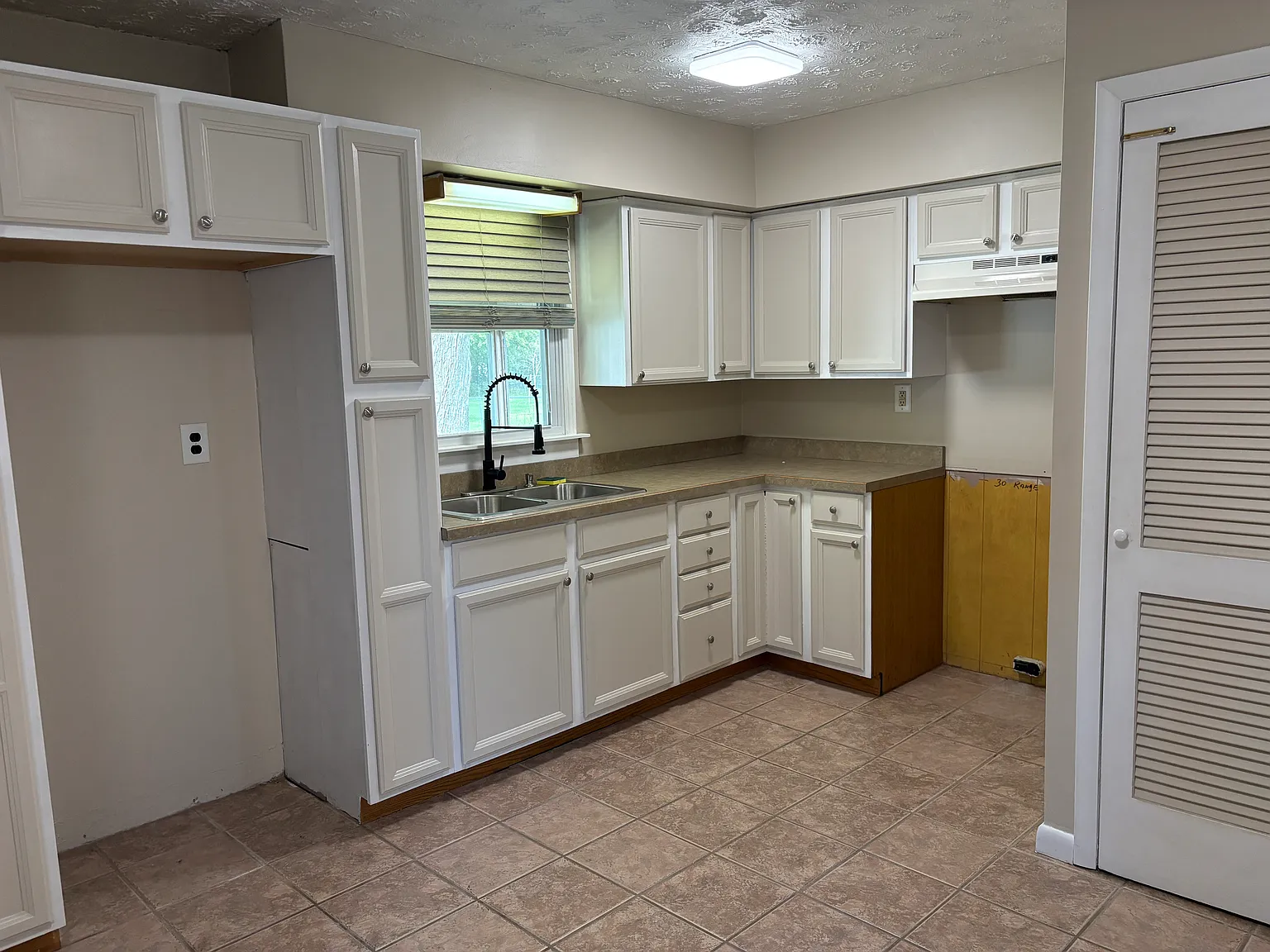3 bed, 960 sqft, $1,400 — Photo 2