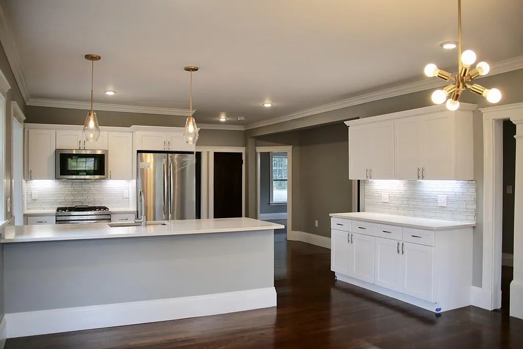 5 bed, 2500 sqft, $4,500 — Photo 3