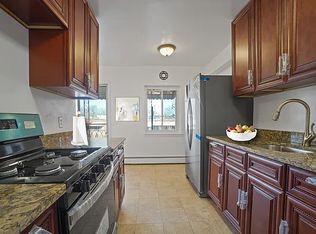 1071 E 233rd St #1W, Bronx, NY 10466