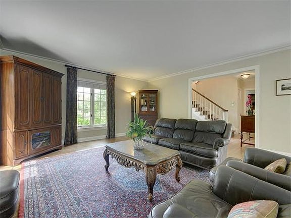 5th image of 1612 Gaston Ave