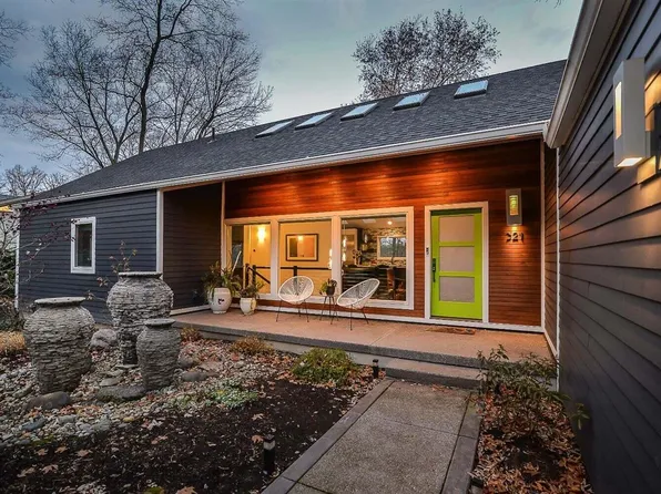 321 Riverview Dr, Ann Arbor, MI 48104