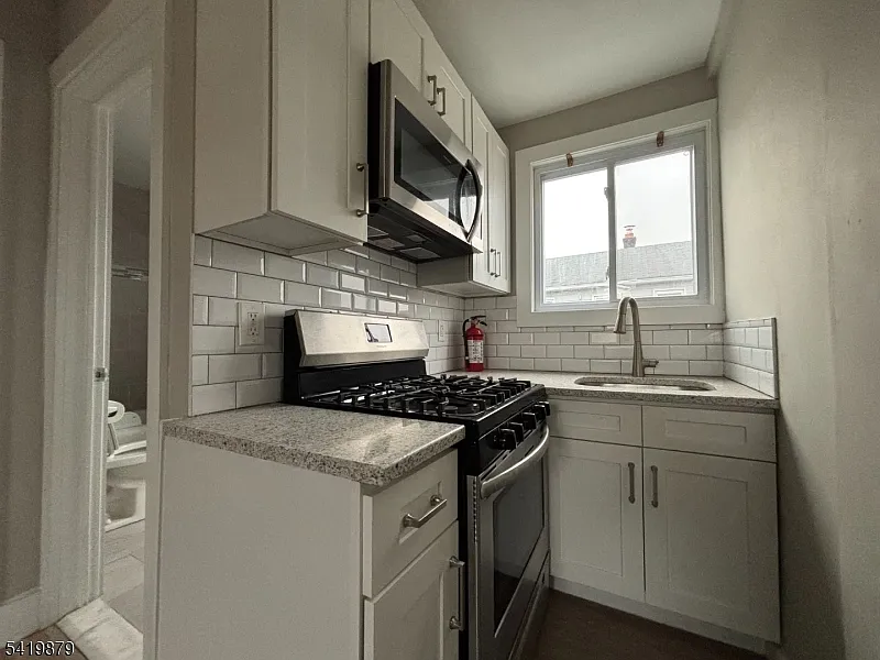 Building Photo - 355 River Dr #2