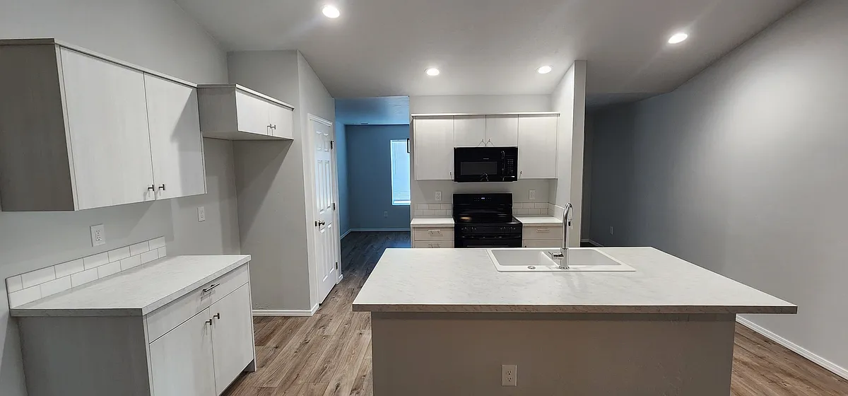 Building Photo - 409 Hildago Way