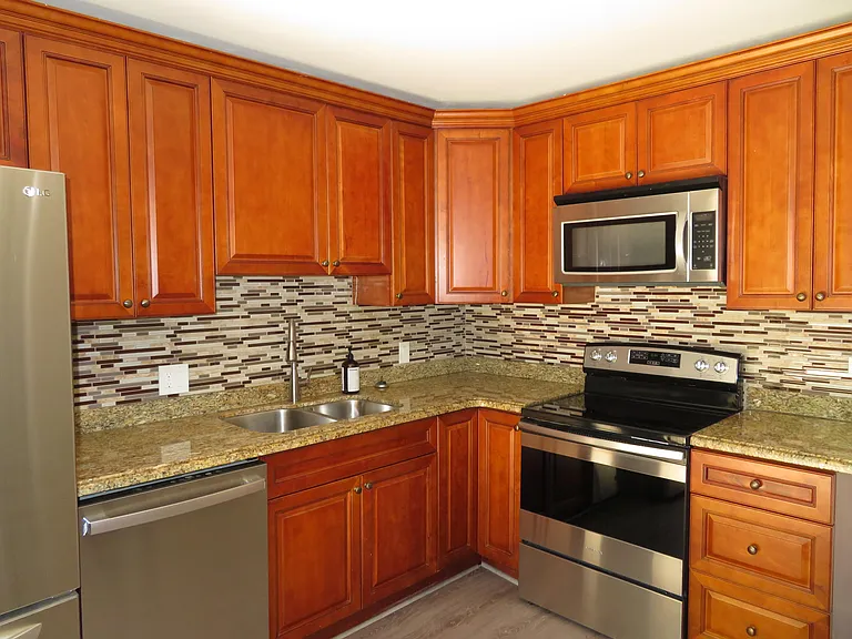 1700 Embassy Dr #708 — Photo 6