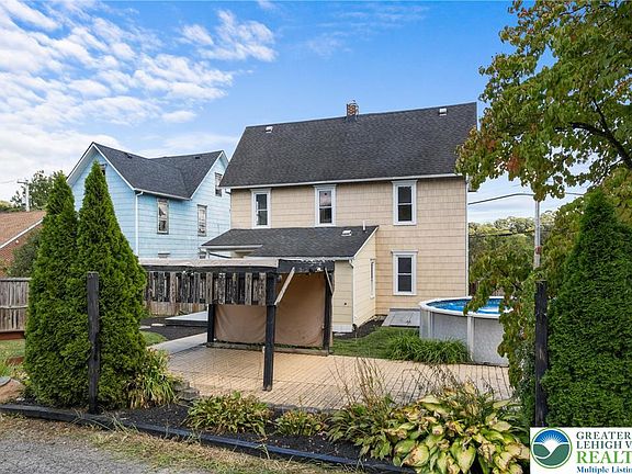 5th image of 297 Blue Mountain Dr