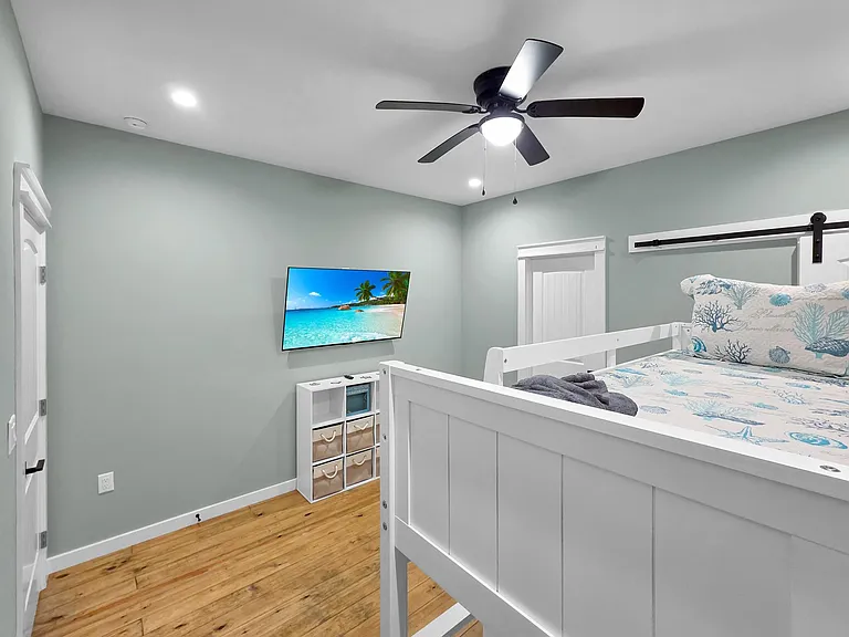 1032 Sunset Cir W — Photo 26