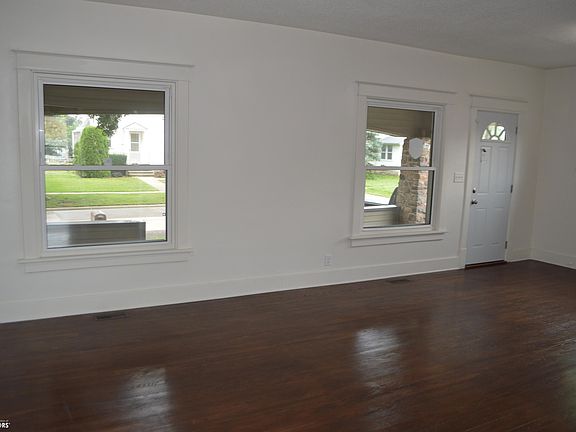3rd image of 808 Chase St