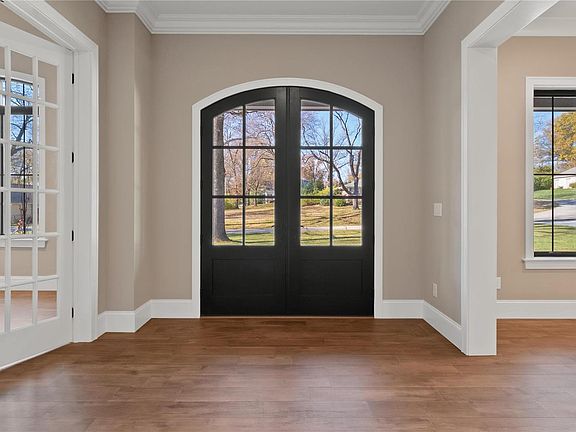 5th image of 18 Williamsburg Estates Dr