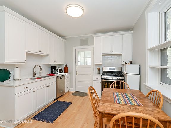 4th image of 5415 N Christiana Ave
