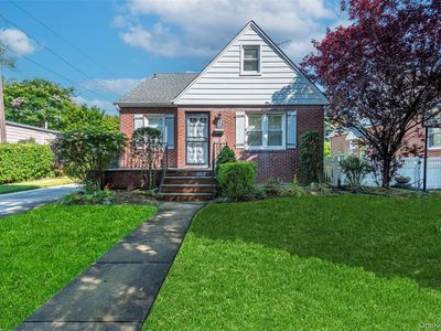 25 Nugent Street, New Hyde Park, NY, 11040