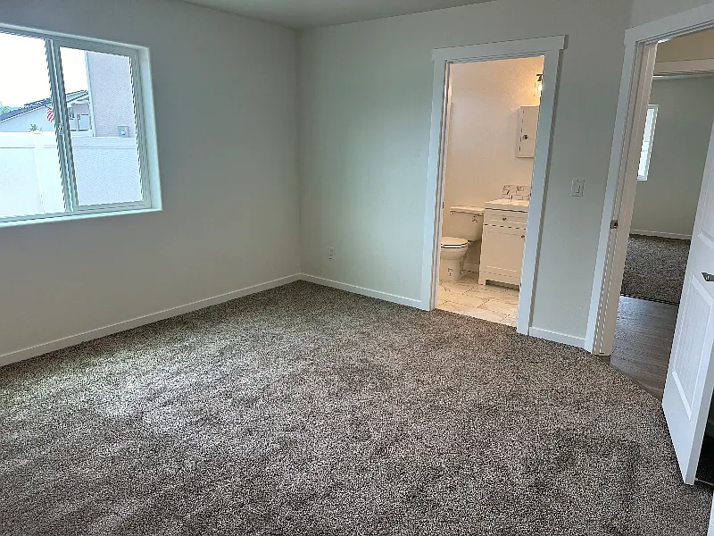 3 bed, 1202 sqft, $2,200 — Photo 4