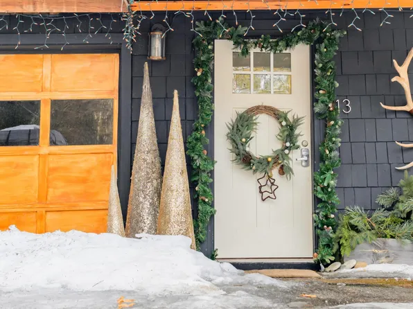 13 Cherry Ln, Lake Placid, NY 12946