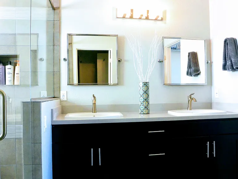 516 E Ames Pl — Photo 15
