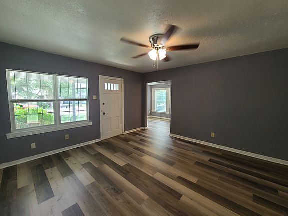3rd image of 223 Eureka Dr