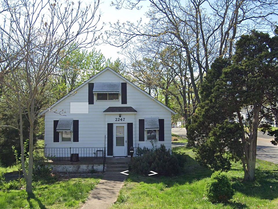 1st image of 2247 Hood Ave