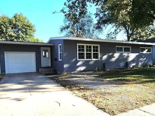 903 6th Ave, Charles City, IA 50616
