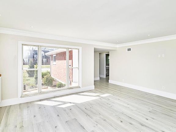 3rd image of 601 Brotherton Ln