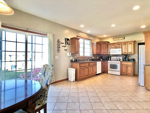 5th image of 403 Highpoint Cir N