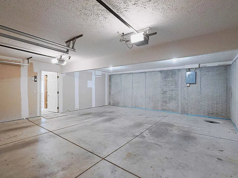 5400 S 32nd St — Photo 31