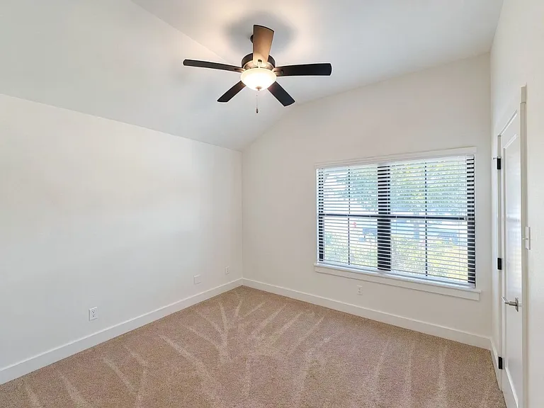 7119 Rosado Dr — Photo 8