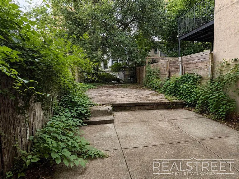 138 Cornelia St #1 — Photo 12