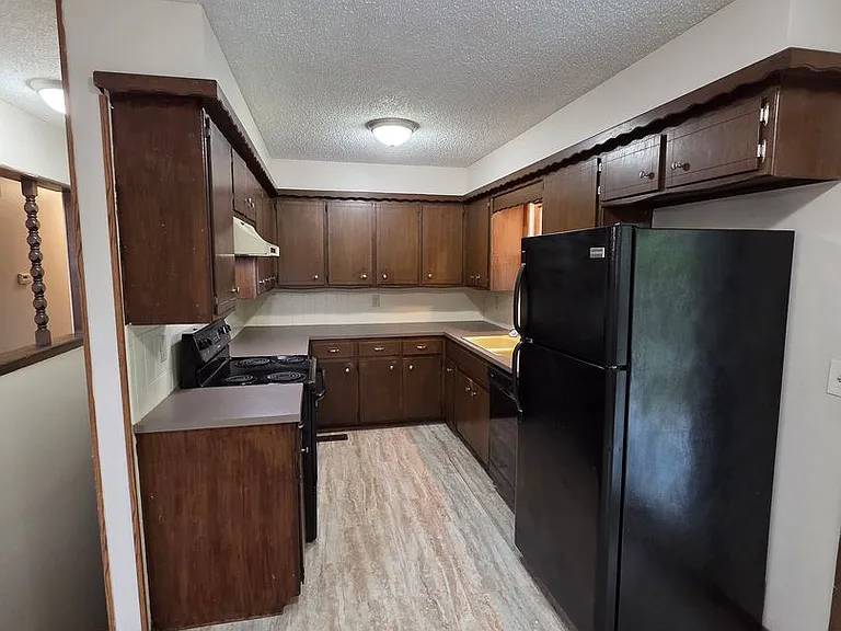 3009 S Gordon Ave — Photo 1