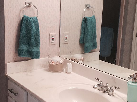 5th image of 217 W Sunset Dr