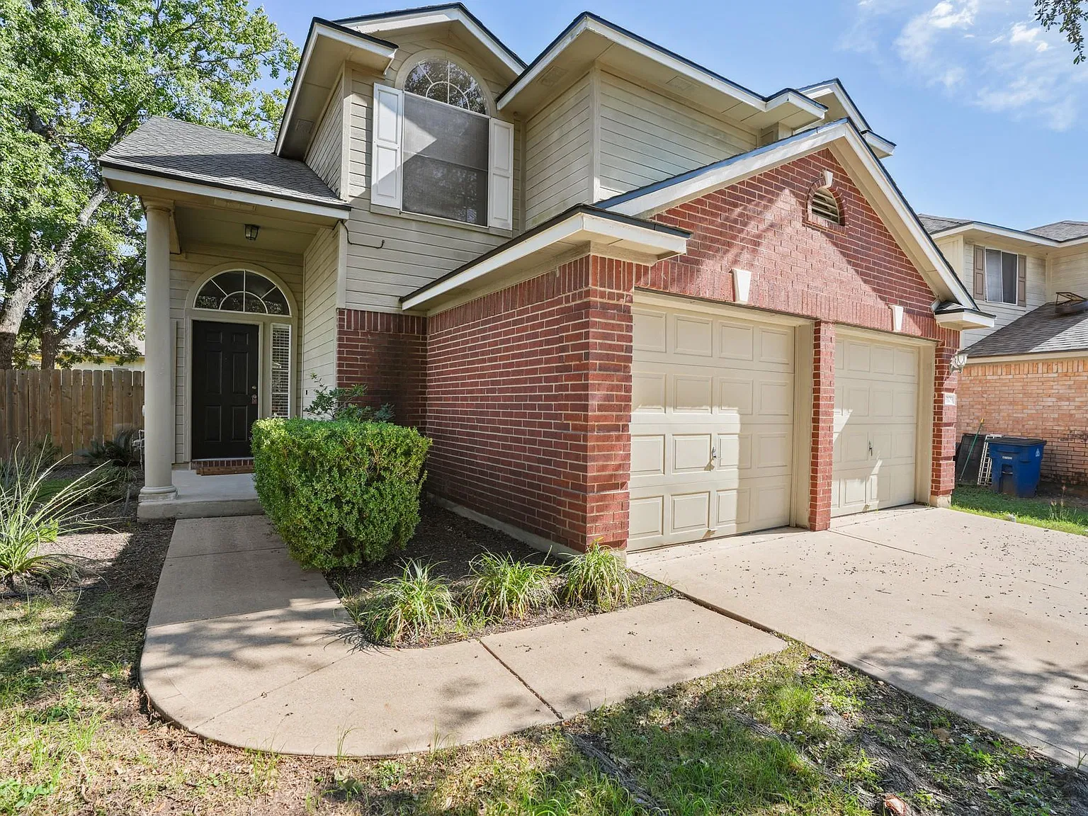 3 bed, 2.5 bath, 1669 sqft, $3,195 — Photo 2